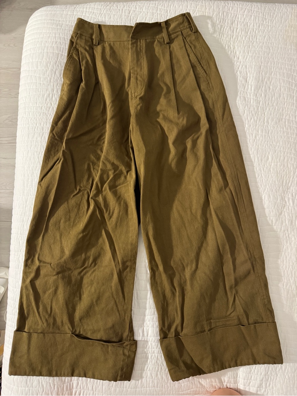 Thrifted Women’s Wide-Leg Pleated Pants in Olive
